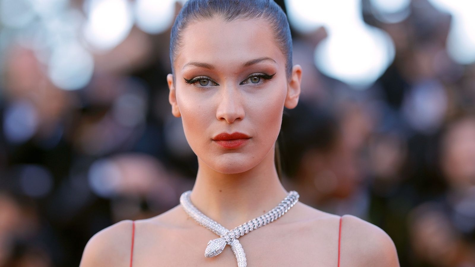 Bella Hadid ve Gigi Hadid Düşman Çatlatıyor